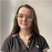 Étudiante en master donne des cours de soutien scolaire et aide aux devoirs